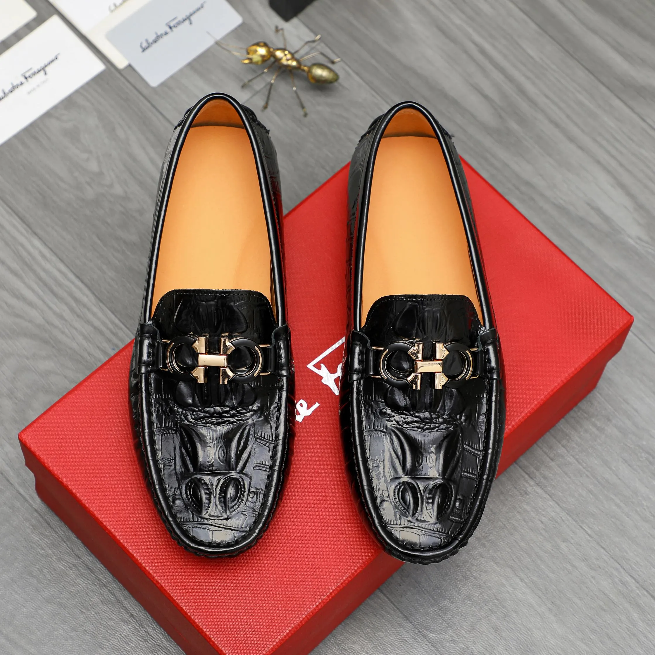 Men's shoes 💰380 Product trademark: Ferragamo "Ferragamo" casual slip-on shoes Regular size: 38-45 (45 is custom-made and non-returnable) Product materials: Selected high-quality embossed cowhide upper, pigskin lining, rubber outsole